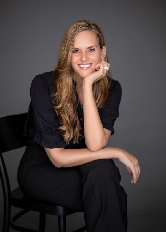 Portrait of Kristen Marinak, Licensed Real Estate Advisor.